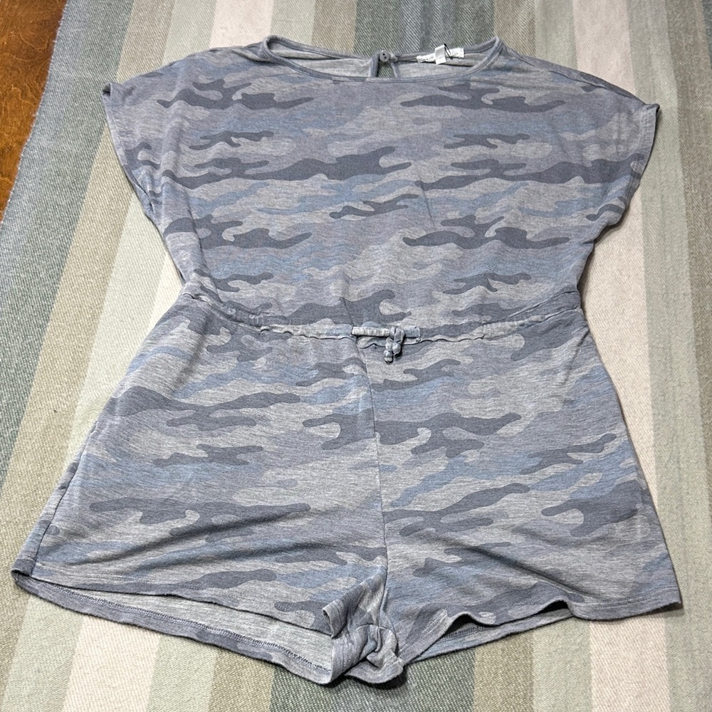 Antistar Jumper size Med- Camouflage print- soft